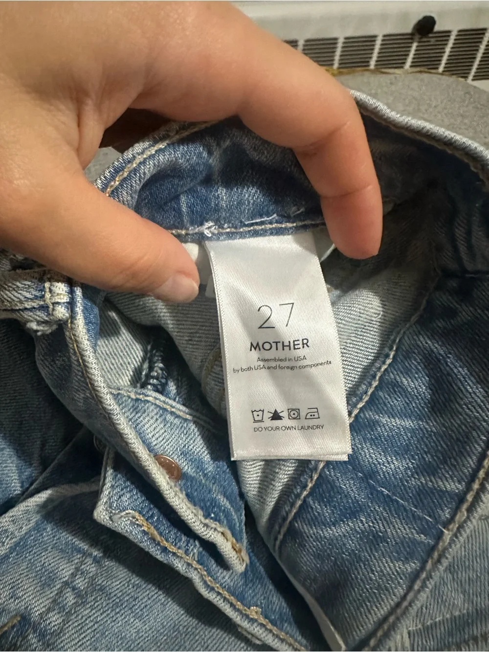 🤍 MOTHER The Tripper Flare Jeans in “I Confess” Wash 🤍 - Picture 4 of 8